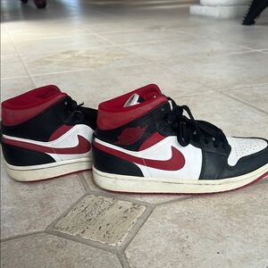 Air Jordan 1 Mid “Gym Red Black White”